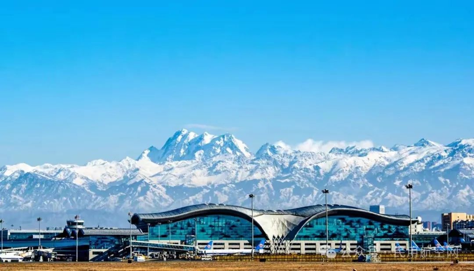 1745569381115282.jpg 圖1:烏魯木齊國(guó)際機(jī)場(chǎng)全景圖_副本.jpg